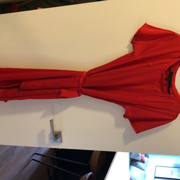 Red dress - Picture 2 of 4